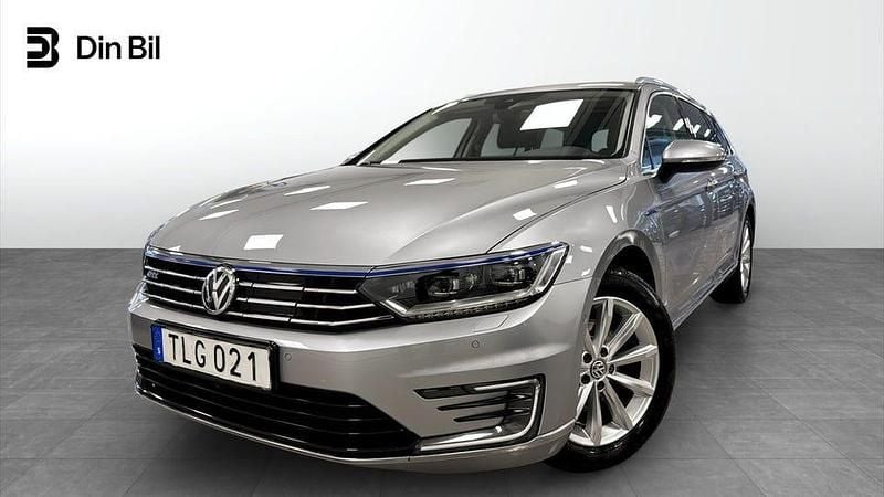 Silver Begagnad 2017 VW Passat GTE Kombi | 219 900 kr (Lite dyr) - Bild 1/4
