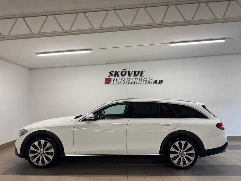 Vit Begagnad 2017 Mercedes E220 Kombi | 259 500 kr (Marknadspris) - Bild 1/4