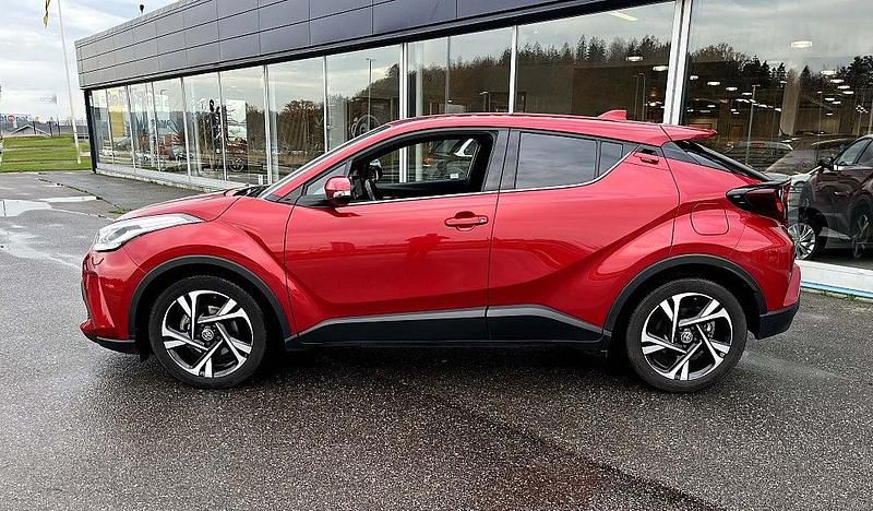 Begagnad Toyota C-HR Edition 122 HK (89 kW) 2022 Röd SUV