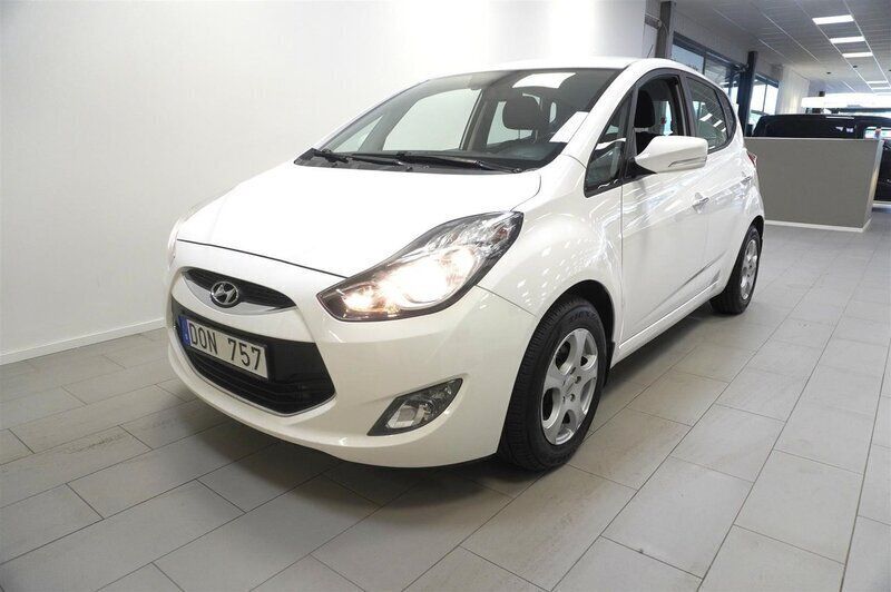 Vit Begagnad 2013 Hyundai ix20 Minibuss | 78 800 kr (Marknadspris) - Bild 1/4