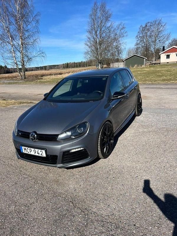 Begagnad VW Golf VII R 271 HK (199 kW) 2012 Grå Halvkombi