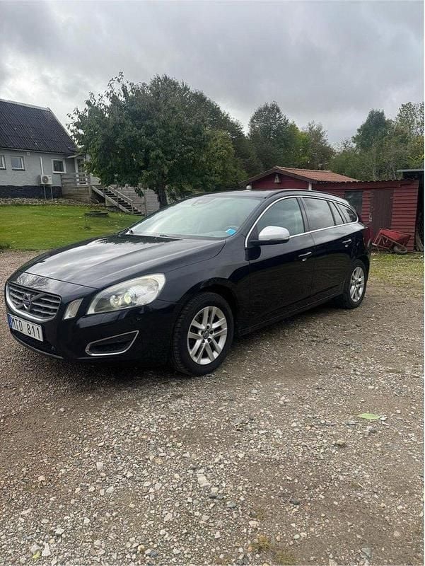 Svart Begagnad 2012 Volvo V60 Momentum Kombi | 84 500 kr (Bra pris) - Bild 1/4