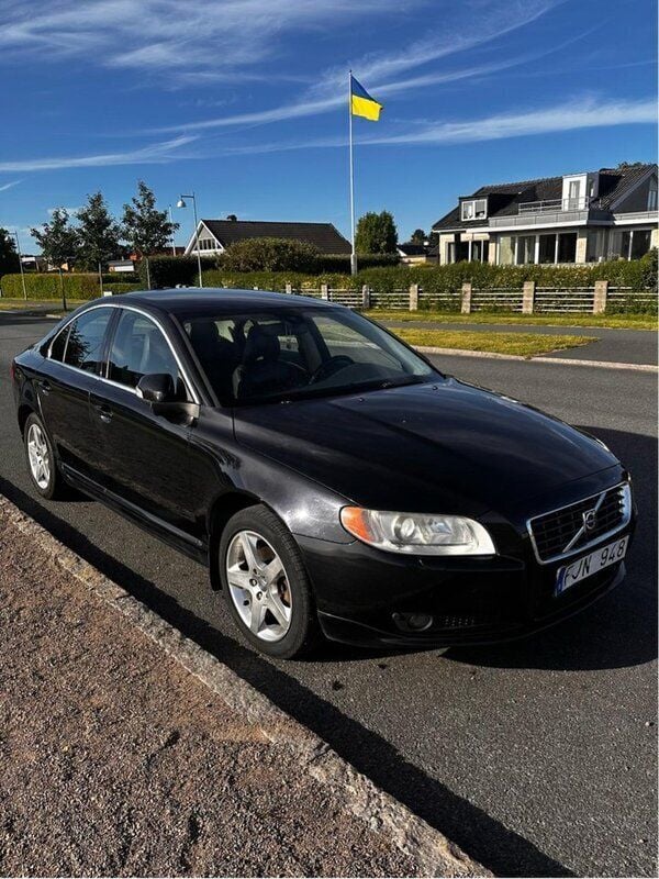Svart Begagnad 2007 Volvo S80 Summum Sedan | 41 900 kr (Marknadspris) - Bild 1/4