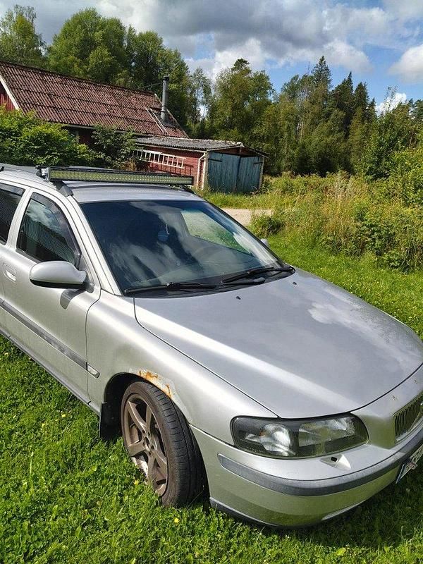 Grå Begagnad 2003 Volvo V70 Kombi | 8 900 kr (Bra pris) - Bild 1/3
