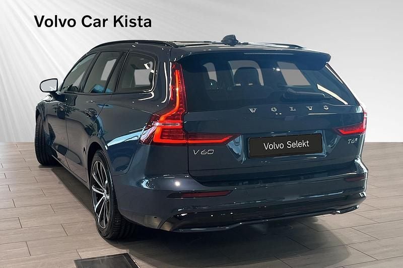 Begagnad Volvo V60 350 HK (257 kW) 2024 Blå Kombi