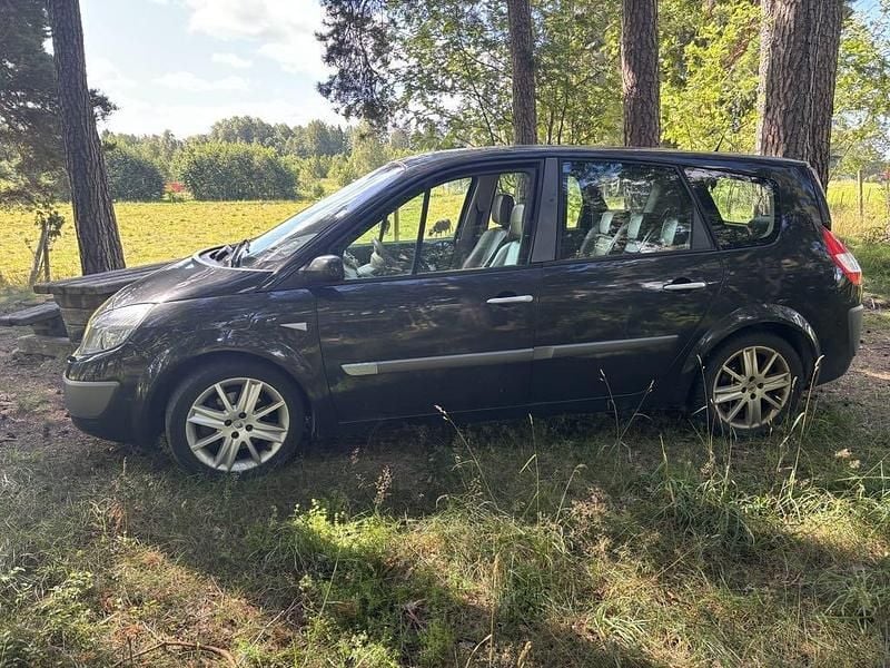 Svart Begagnad 2006 Renault Grand Scénic II Minibuss | 9 000 kr - Bild 1/4