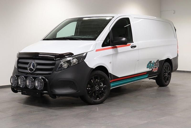 Svart Begagnad 2021 Mercedes Vito Edition Minibuss | 661 250 kr - Bild 1/4