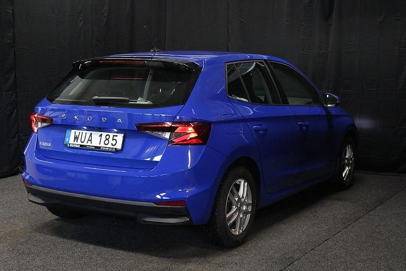 Begagnad Skoda Fabia Comfort 110 HK (80 kW) 2022 Blå Halvkombi