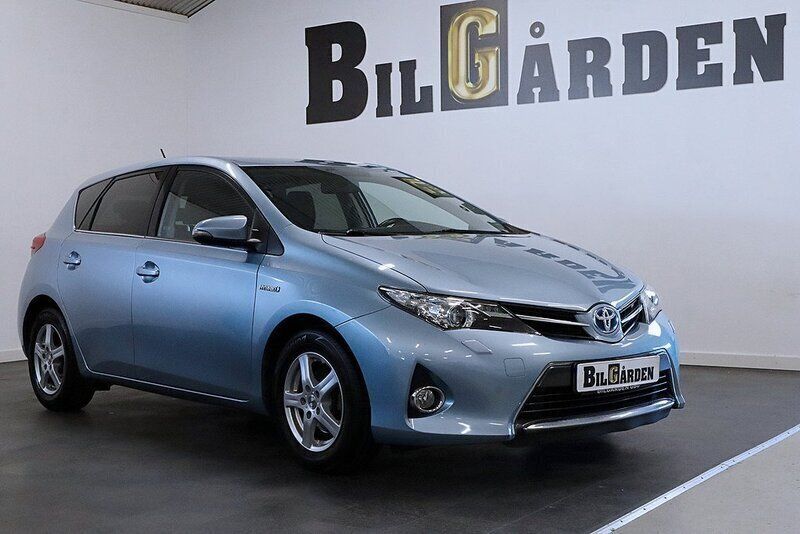 Ljusblå Begagnad 2014 Toyota Auris Hybrid Edition Halvkombi | 149 900 kr (Marknadspris) - Bild 1/4