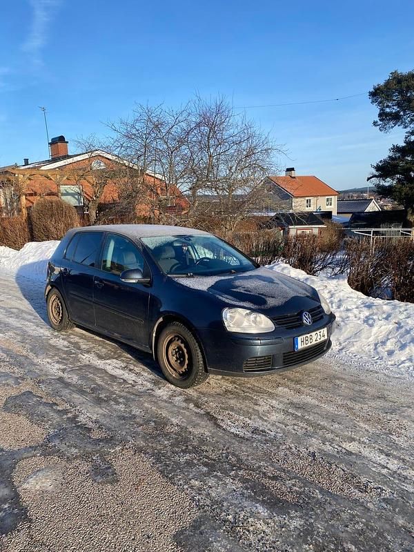 Begagnad VW Golf VI 102 HK (75 kW) 2008 Halvkombi