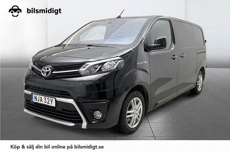 Begagnad Toyota Proace 100 kW (136 HK) 2023 Svart Minibuss