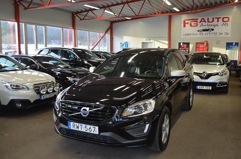 Begagnad Volvo XC60 R-Design 190 HK (139 kW) 2017 Svart SUV