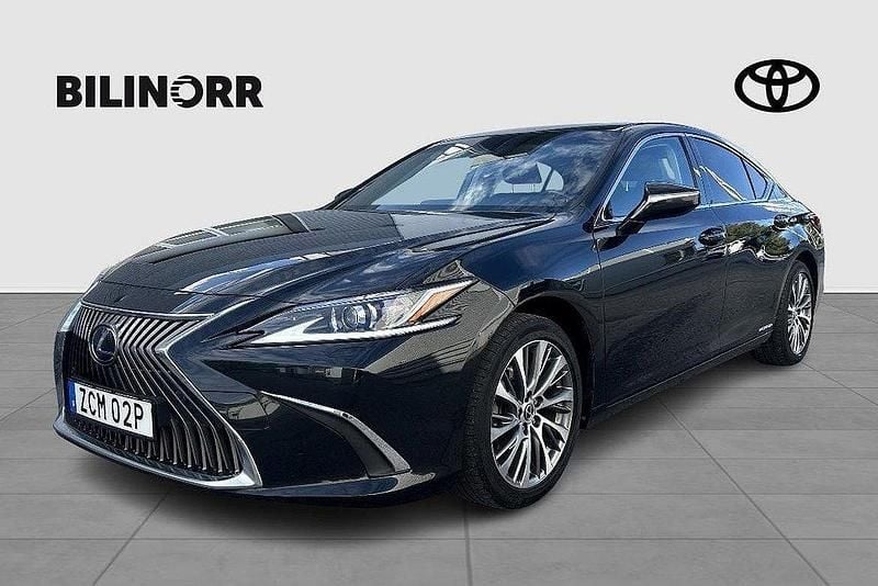 Svart Begagnad 2020 Lexus ES300H Limited Edition Sedan | 379 900 kr (Marknadspris) - Bild 1/4