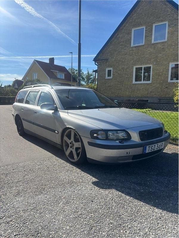 Grå Begagnad 2003 Volvo V70 Kombi | 18 500 kr (Bra pris) - Bild 1/4