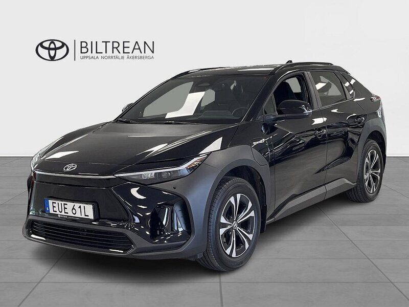 Svart Begagnad 2023 Toyota bZ4X Active SUV | 375 000 kr - Bild 1/3