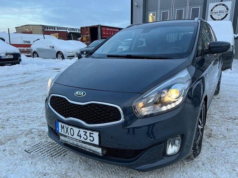 Blå Begagnad 2016 Kia Carens Minibuss | 124 800 kr (Marknadspris) - Bild 1/4