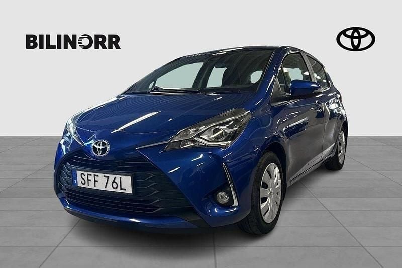 Blå Begagnad 2019 Toyota Yaris Active Halvkombi | 149 900 kr (Marknadspris) - Bild 1/3