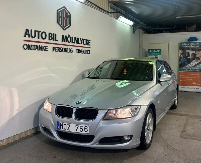 Ljusgrå Begagnad 2009 BMW 316 Comfort Edition Sedan | 69 900 kr (Marknadspris) - Bild 1/4
