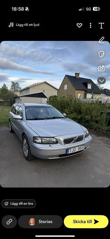 Grå Begagnad 2002 Volvo V70 Kombi | 10 000 kr (Superpris) - Bild 1/4