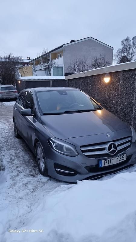 Begagnad Mercedes B200 136 HK (100 kW) 2018 Minibuss