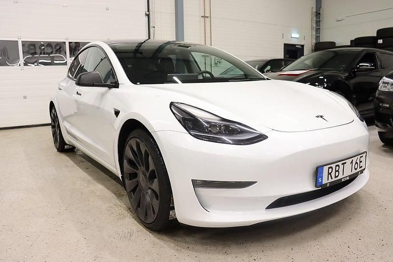Begagnad Tesla Model 3 Performance 377 kW (513 HK) 2022 Vit Sedan