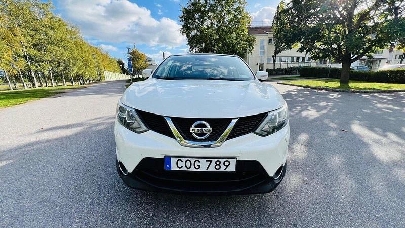 Vit Begagnad 2014 Nissan Qashqai SUV | 88 500 kr (Marknadspris) - Bild 1/4