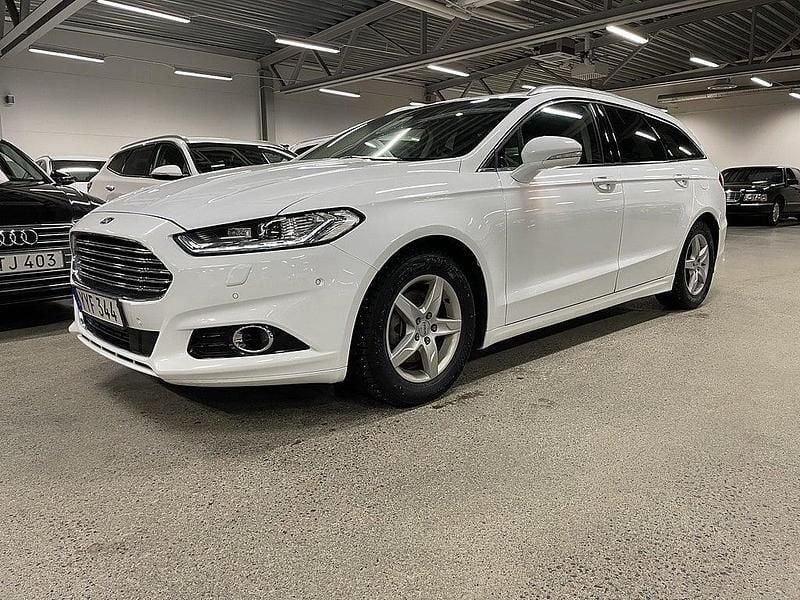 Vit Begagnad 2018 Ford Mondeo Titanium Kombi | 129 900 kr (Marknadspris) - Bild 1/4