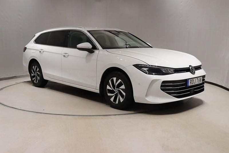 Begagnad VW Passat Business 150 HK (110 kW) 2024 Vit Kombi