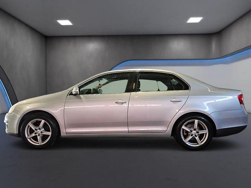 Begagnad VW Jetta 150 HK (110 kW) 2006 Silver Sedan