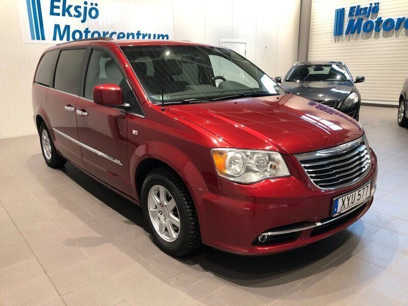 Röd Begagnad 2011 Chrysler Town & Country Minibuss | 99 900 kr (Marknadspris) - Bild 1/4