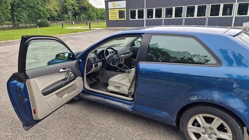 Blå Begagnad 2004 Audi A3 Attraction Halvkombi | 6 500 kr (Superpris) - Bild 1/4