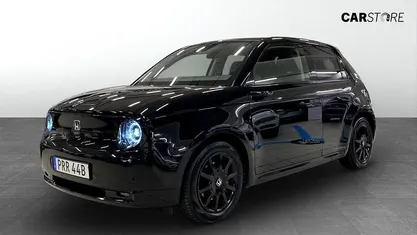 Begagnad Honda e 100 kW (136 HK) 2021 Svart Halvkombi
