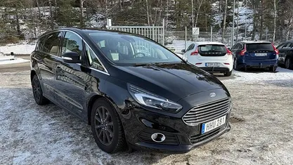 Begagnad Ford S-MAX S 180 HK (132 kW) 2017 Svart Minibuss