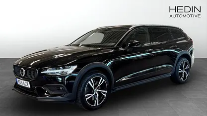 Svart (black) Begagnad 2020 Volvo V60 CC Kombi | 279 900 kr (Marknadspris)