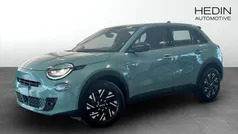 Blå (blue) Ny 2025 Fiat 600 Lounge SUV | 307 800 kr (Marknadspris)