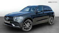 Mörkgrå (black) Begagnad 2022 Mercedes GLC300e AMG line Plus SUV | 449 900 kr (Marknadspris)
