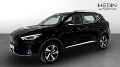 Svart (black) Begagnad 2022 MG ZS Luxury Sedan | 254 900 kr (Superpris)