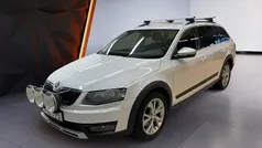 Vit Begagnad 2015 Skoda Octavia Scout Kombi | 94 900 kr (Bra pris)