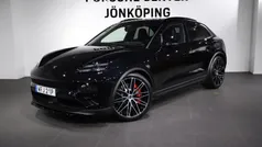 Svart (black) Begagnad 2025 Porsche Macan Turbo SUV | 1 425 000 kr (Marknadspris)