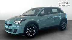 Blå (blue) Ny 2025 Fiat 600 Lounge SUV | 307 800 kr (Marknadspris)