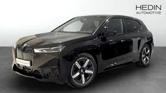 Svart Begagnad 2022 BMW iX Sport Line SUV | 519 700 kr (Marknadspris)