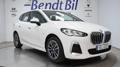Vit Begagnad 2024 BMW 225 Active Tourer M Sport Minibuss | 424 500 kr (Marknadspris)