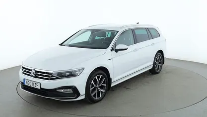 Vit Begagnad 2021 VW Passat R-line Kombi | 320 000 kr (Marknadspris)