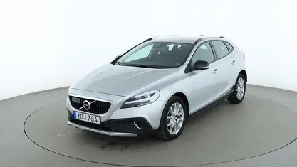 Silver Begagnad 2018 Volvo V40 CC Momentum Kombi | 220 000 kr (Marknadspris)