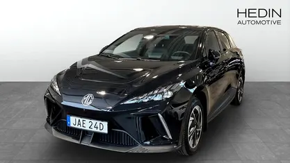 Begagnad MG MG4 EV 150 kW (204 HK) 2022 Svart Halvkombi
