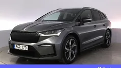 Grå Begagnad 2023 Skoda Enyaq iV SportLine SUV | 467 900 kr (Marknadspris)