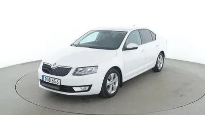 Vit Begagnad 2016 Skoda Octavia Ambition Sedan | 116 000 kr (Marknadspris)