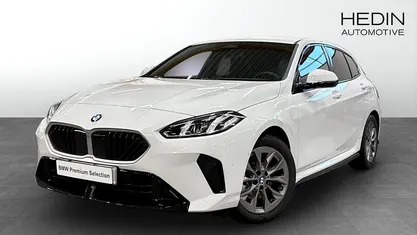 Vit Begagnad 2025 BMW 120 M Sport Halvkombi | 358 700 kr