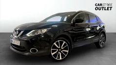 Svart (black) Begagnad 2015 Nissan Qashqai Tekna SUV | 159 900 kr (Marknadspris)