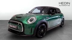 Grön (green) Begagnad 2022 Mini Cooper SE Halvkombi | 238 700 kr (Marknadspris)